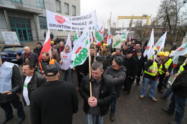 Manifestacja rolników z Solidarności, fot. Andrzej Kutys (6) Począwszy od KRUS, a kończąc na opłatach za psa