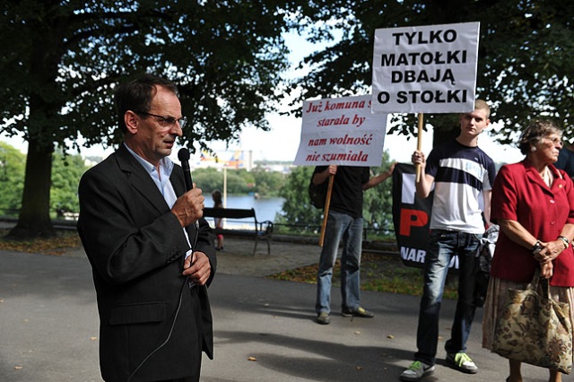Protestowali przeciwko ograniczeniu wolności zgromadzeń. Fot. Łukasz Szełemej [PR Szczecin] Nie godzą się z ustawą: "Pałace wasze, ulice nasze" [ZDJĘCIA]