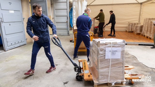 35 ton kart do głosowania w wyborach samorządowych trafiło prosto z drukarni do Urzędu Miasta w Szczecinie.